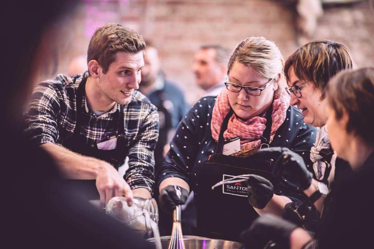 Jörn Lübben und Nadine Verenkotten beim Grillseminar von Topigs-SNW
